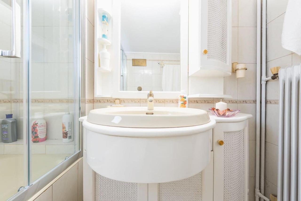 Seaside Central Apartment Athens Ngoại thất bức ảnh